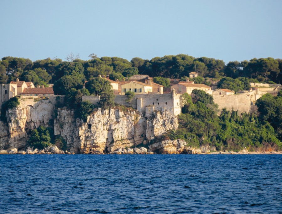 Découverte des îles de Lérins : une aventure en bateau à ne pas manquer